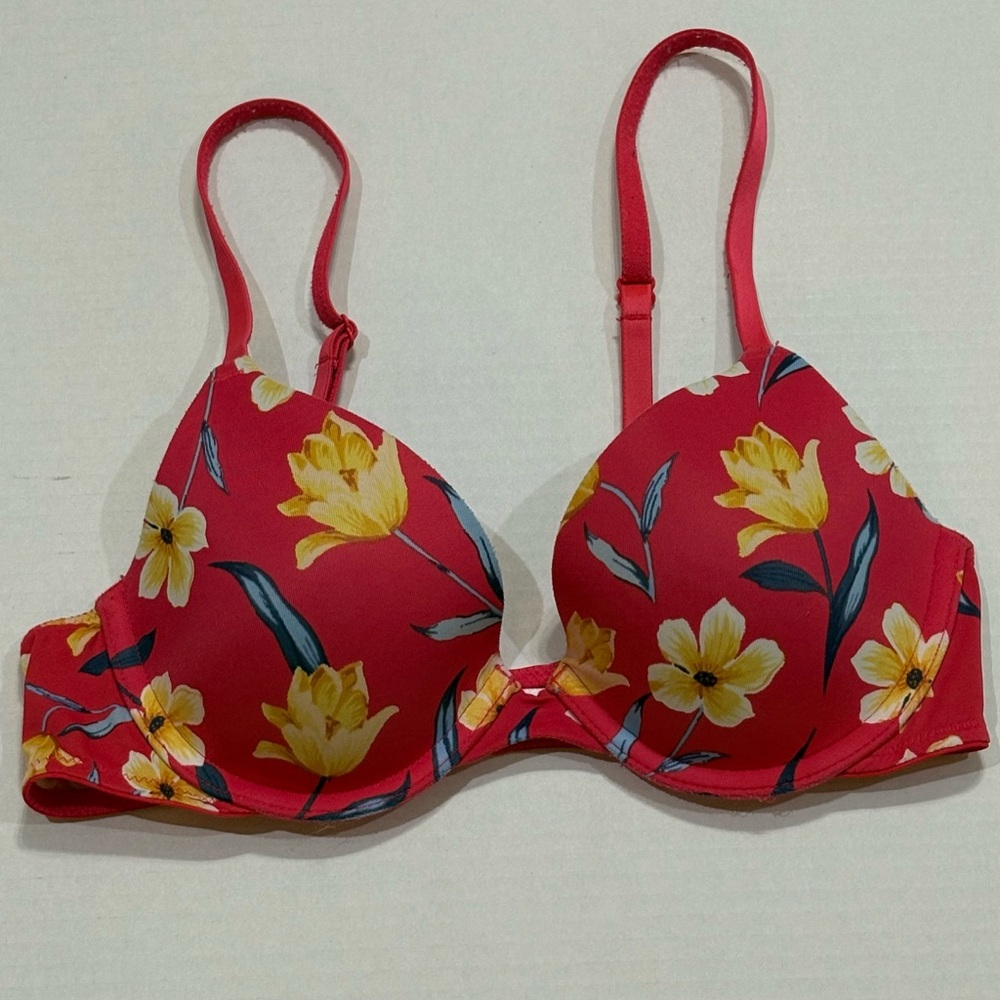PINK Victoria’s Secret Red Floral Wear Everywhere T Shirt Lightly Lined Bra 34A